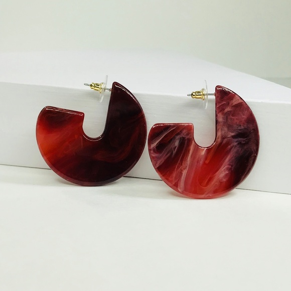 CLOSET REHAB Jewelry - 🆑 Disc Stud in Burgundy